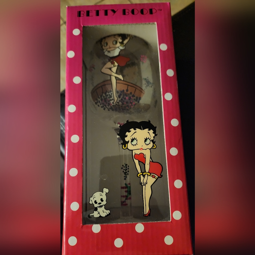 Betty Boo grape stomper wine glass